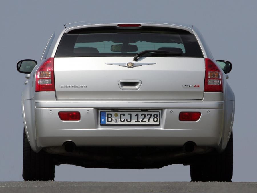  Chrysler 300C SRT8 Touring 2006 года  (фото 13 из 21)